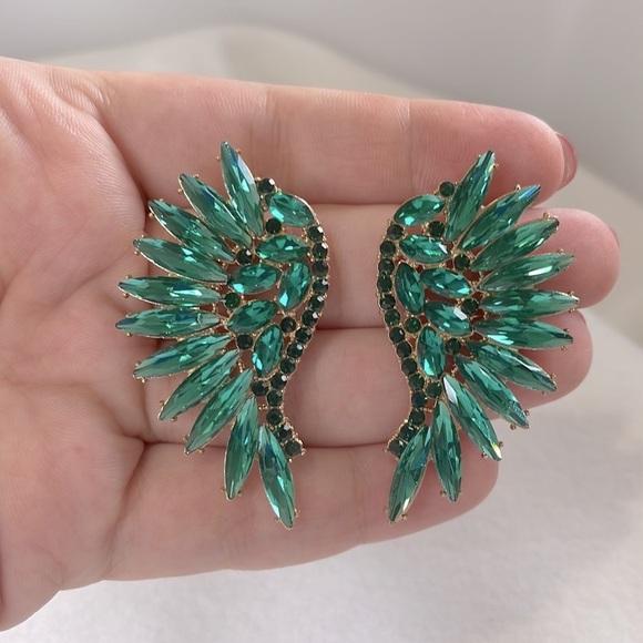 Wing Shape Green Crystal Earrings - Picture 5 of 6